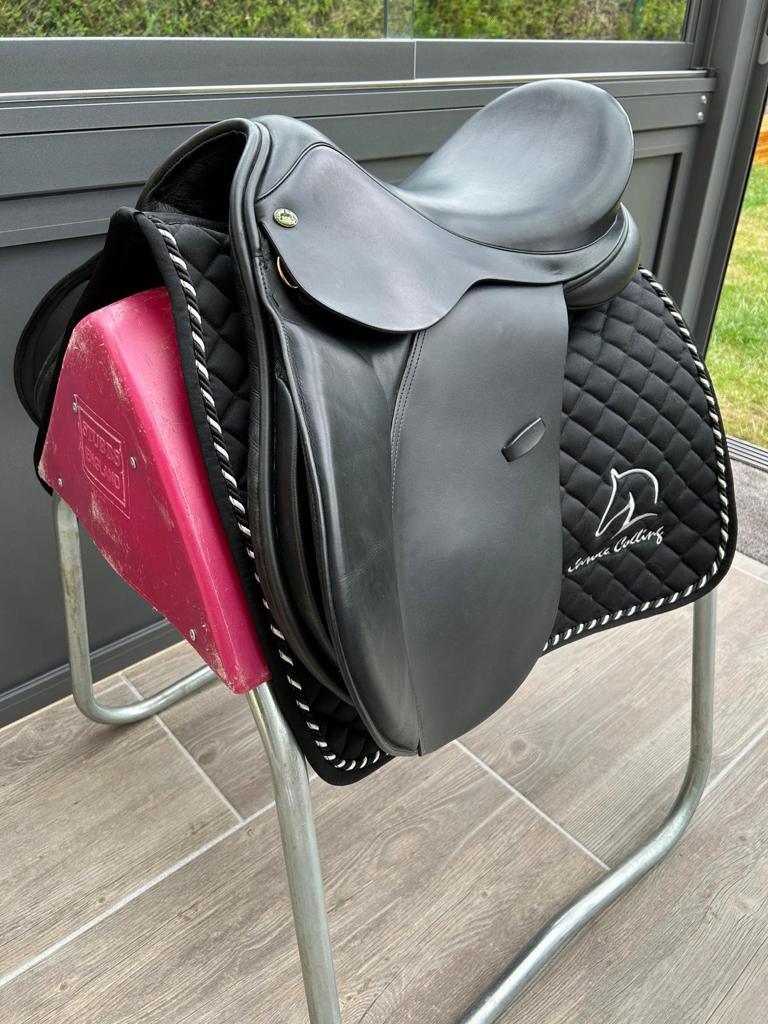 Ideal Equestrian VS 17,5" Schwarzer Vielseitigkeitssattel - Pferdesattel Shop