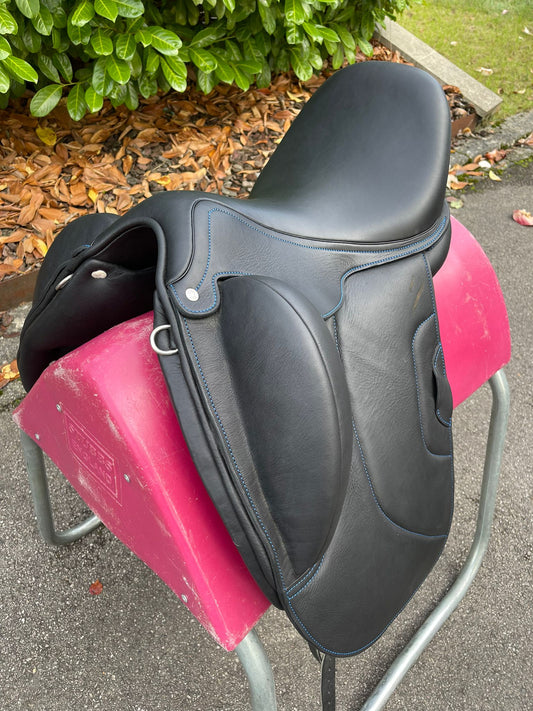 Antares Tempo C 17.5" black dressage saddle