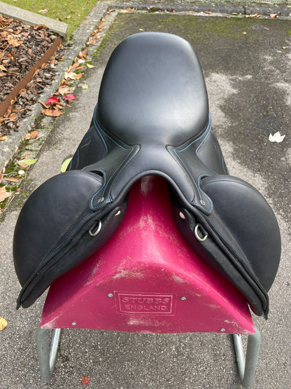 Antares Tempo C 17.5" black dressage saddle