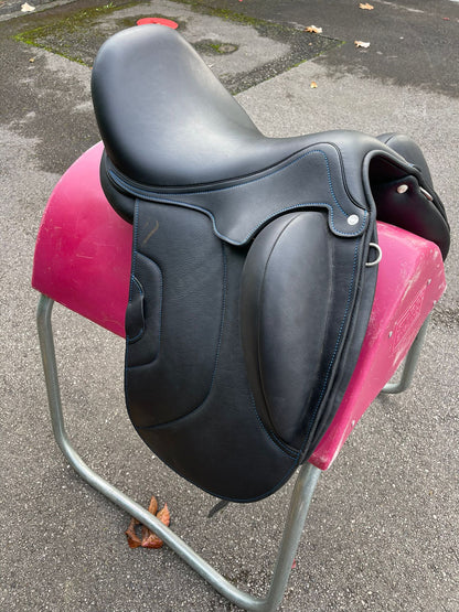 Antares Tempo C 17.5" black dressage saddle