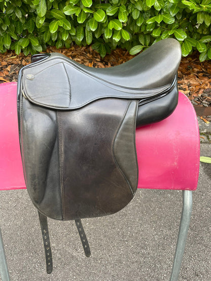 Hilbar Royal Cubic 17" black dressage saddle