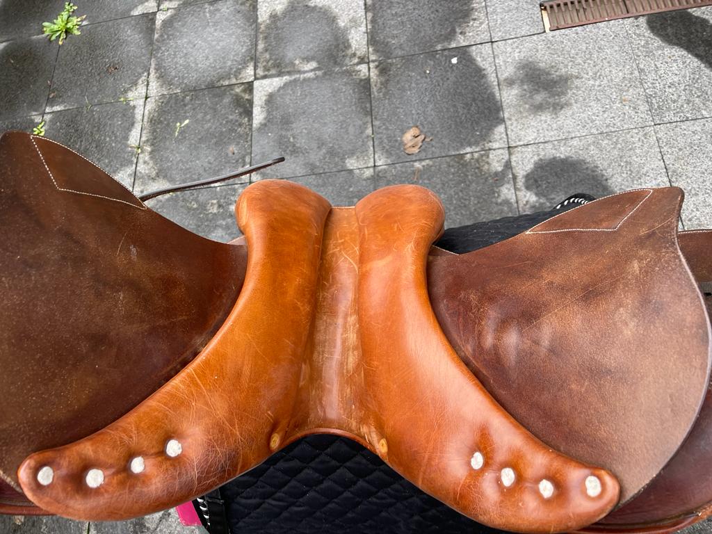 Bruno Delgrange jumping saddle 17.5"