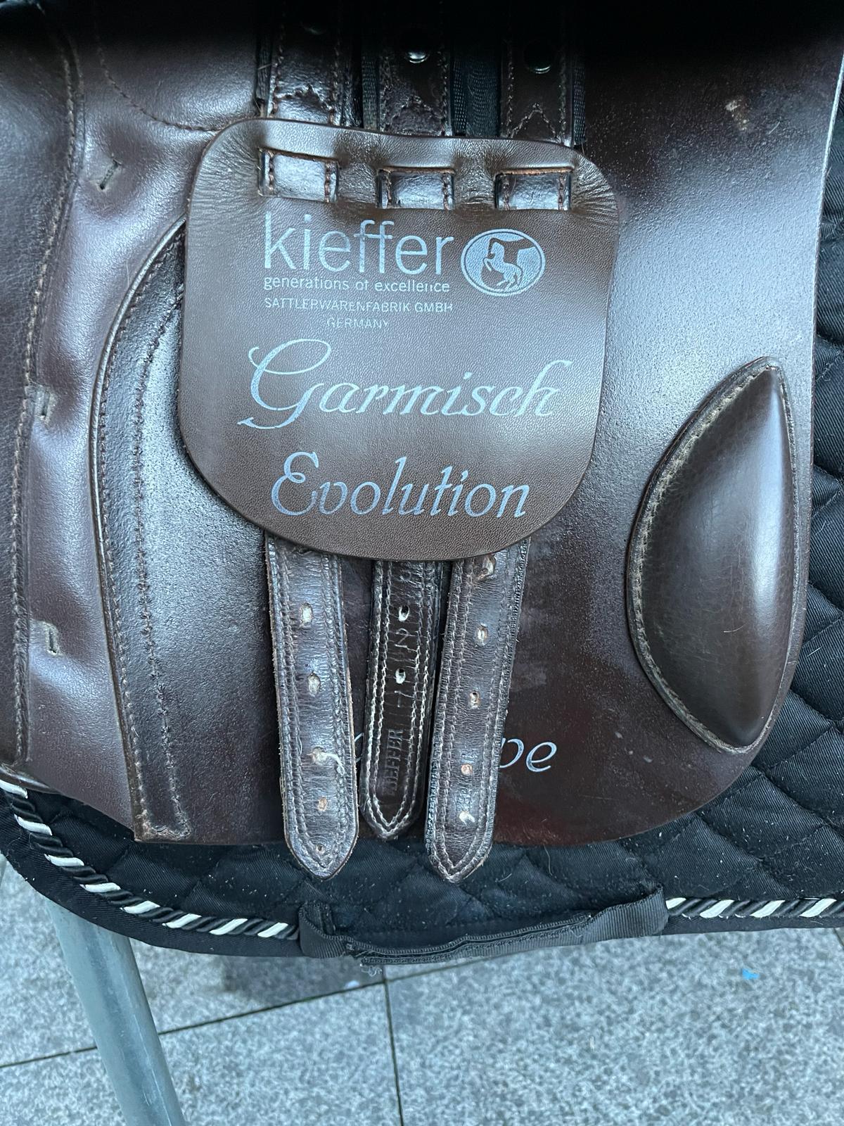 Kieffer Garmisch Evolution Exclusive S1 17" schwarz/braun Vielseitigkeitssattel - Pferdesattel Shop